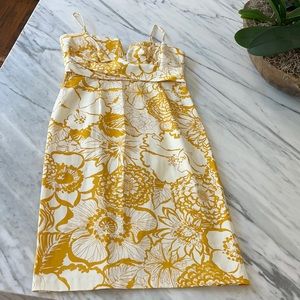 Beautiful Donna Ricco dress.